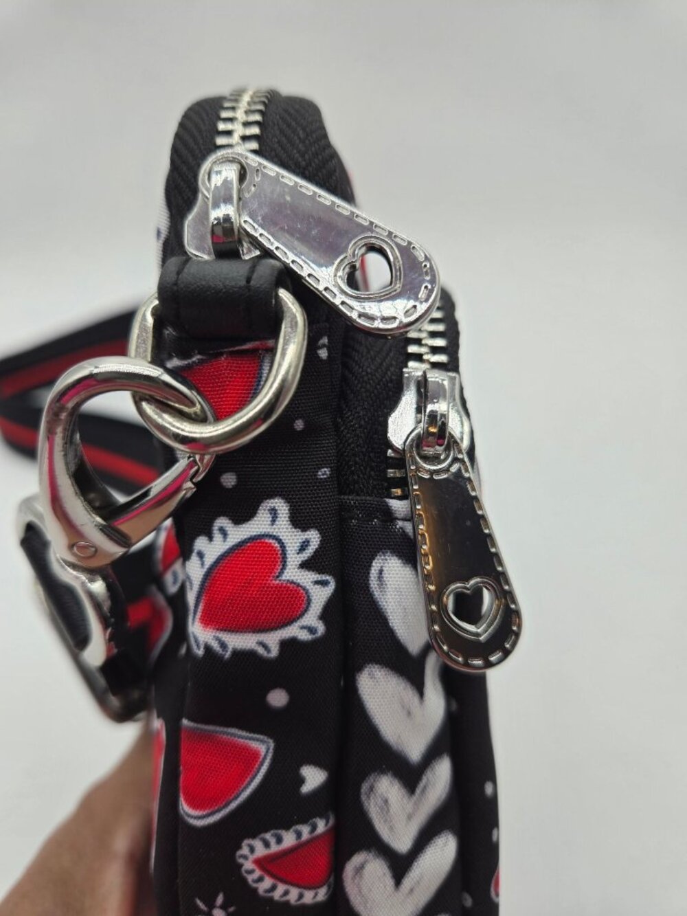 Brighton Love Crossbody Phone Bag Black Red Hearts Camera Strap Purse Like New - Picture 6 of 9